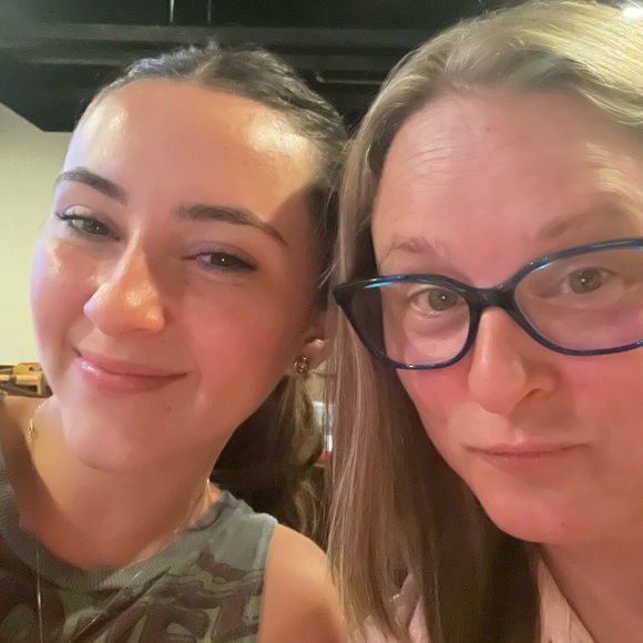 Meet your Posher, Heather - Picture 2 of 4